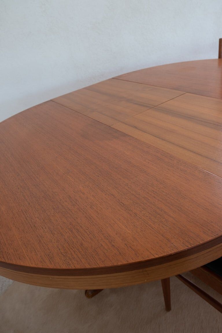 Baumann round table in teak
