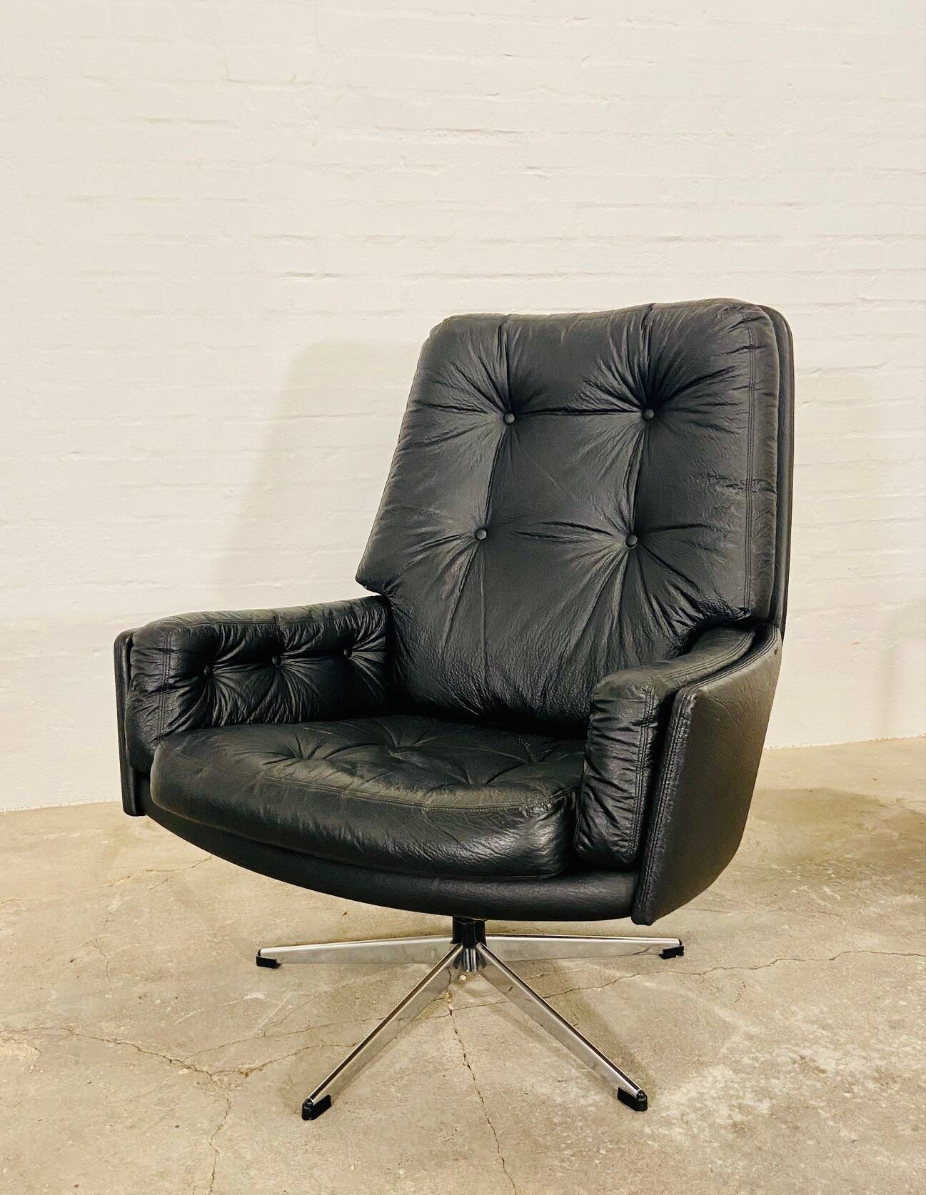 VINTAGE DANISH MID-CENTURY SVEND SKIPPER SWIVEL CHAIR IN BLACK LEATHER