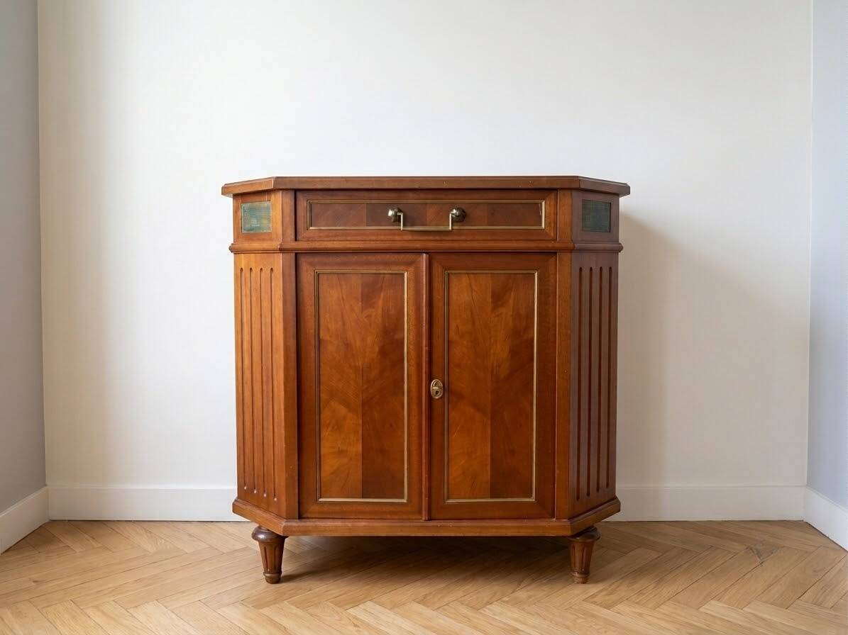 Petit buffet d’inspiration Directoire – Bois et laiton
