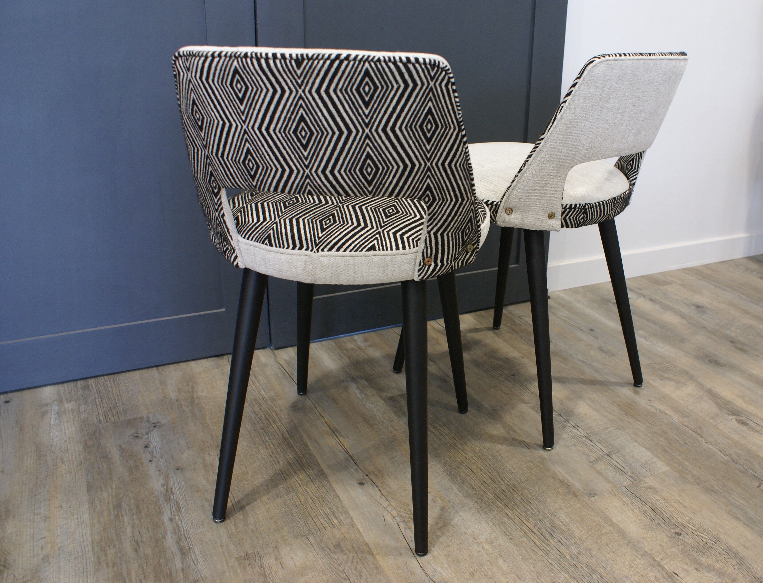 Chaises pieds compas