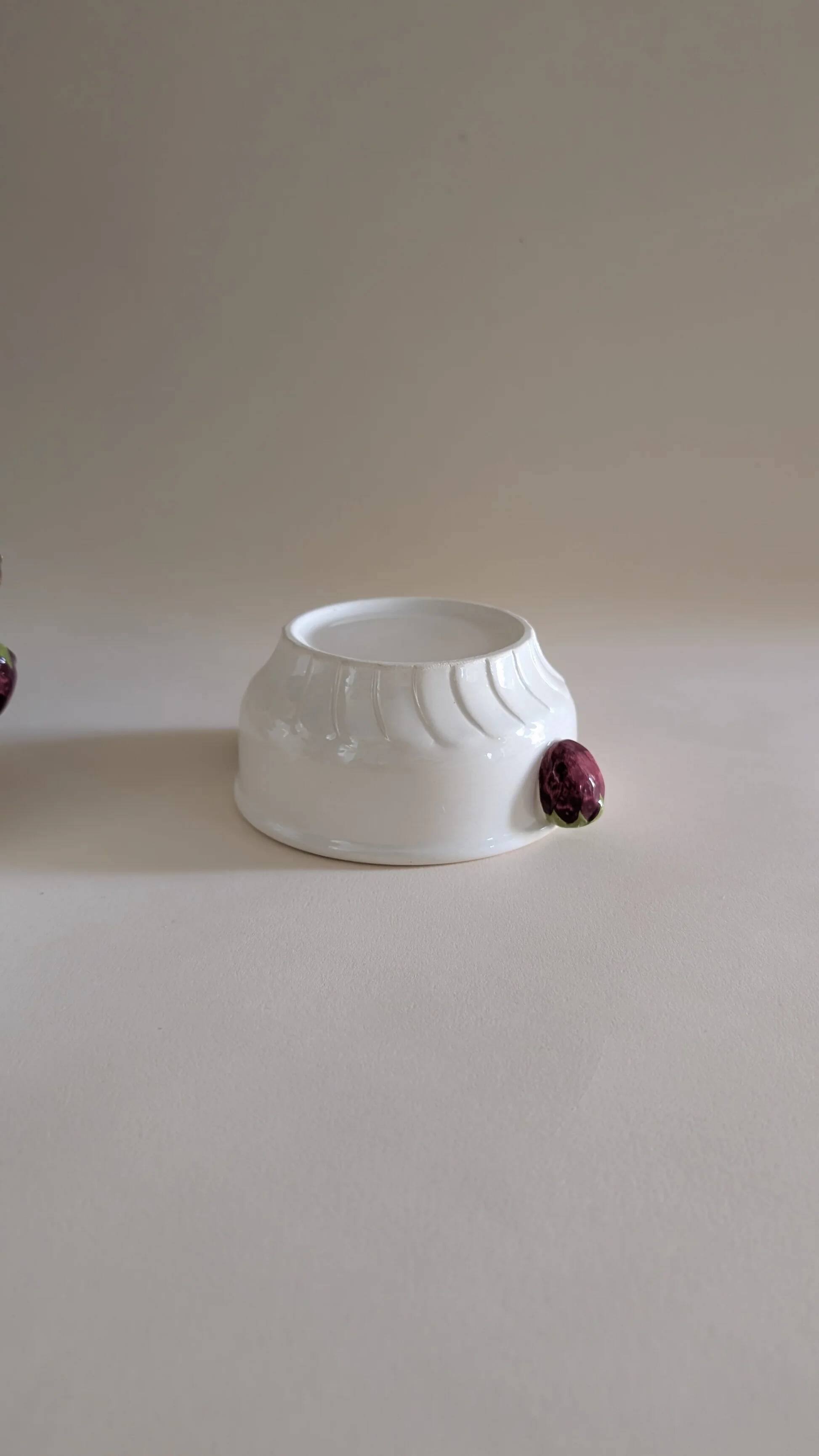 Set of 4 ceramic bowls with strawberry-shaped handles