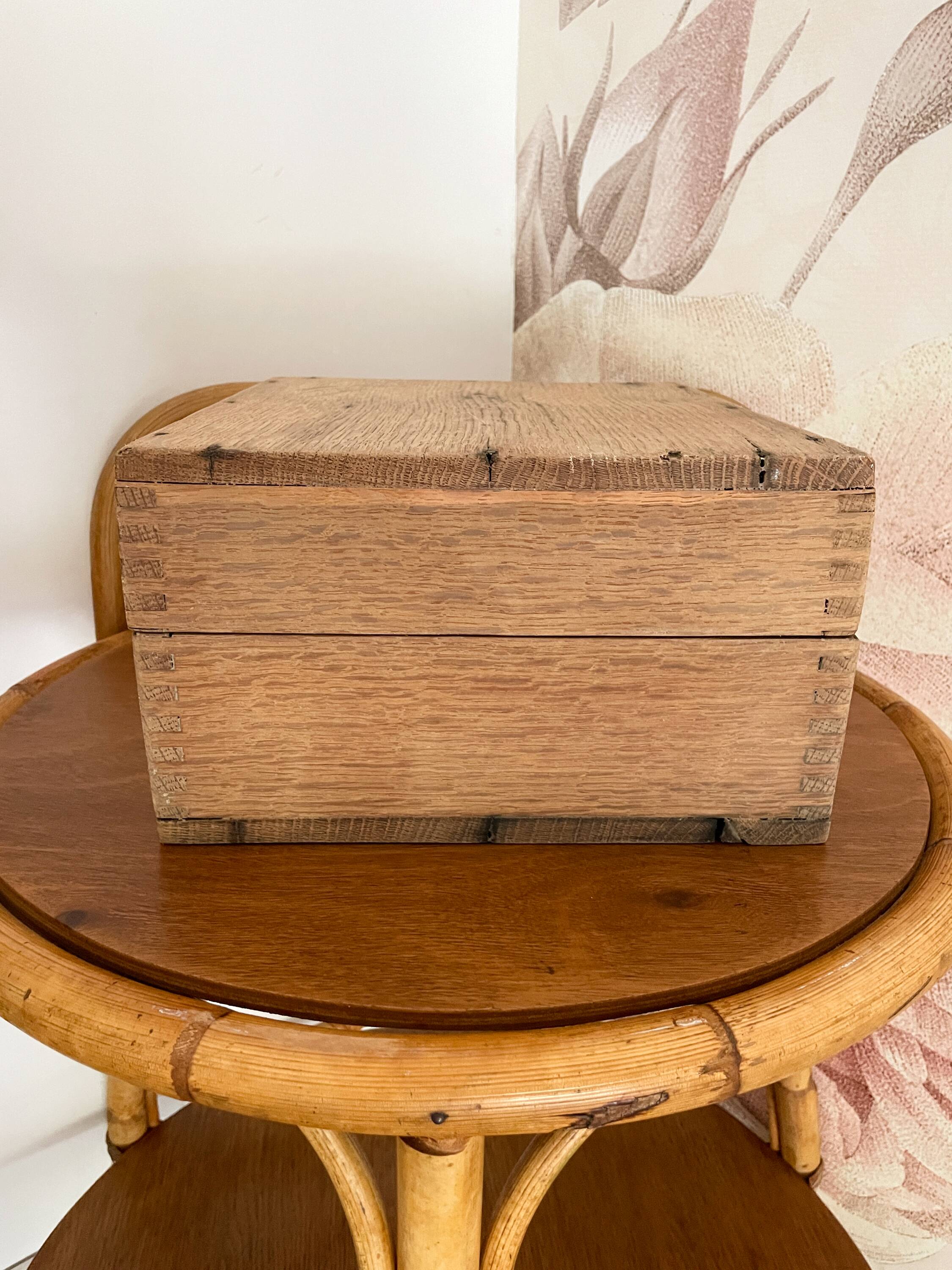 Antique solid oak chest - 31 x 26 x 15