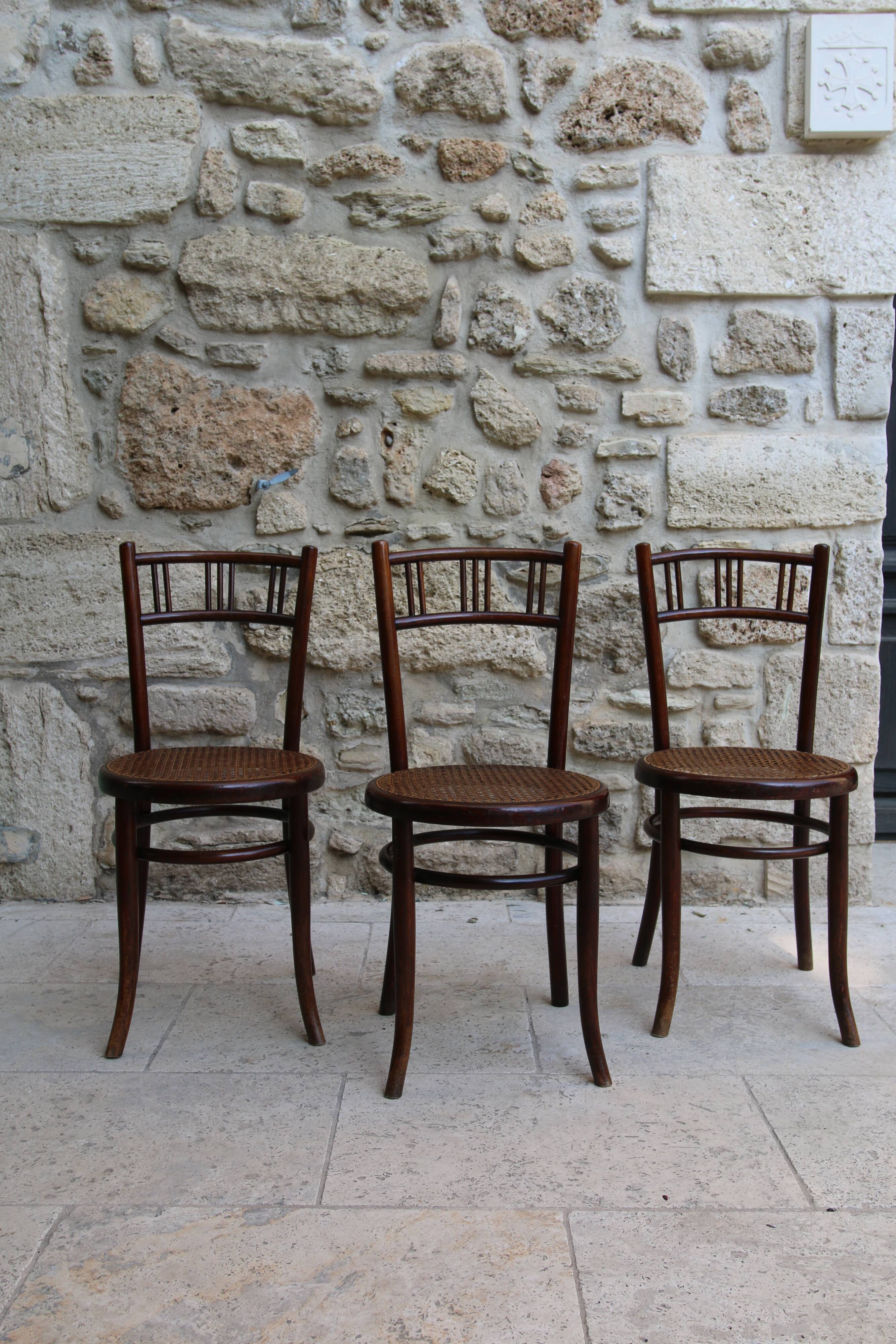 3 chaises bistrot bois courbé, Fischel, fin XIXe - début XXe.