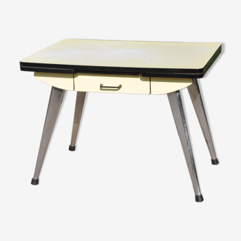 Table in formica