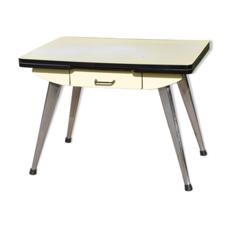 Table in formica