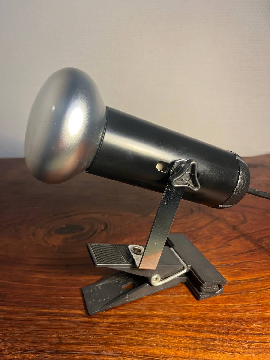 Spotlight to fix or clamp Italy year 80