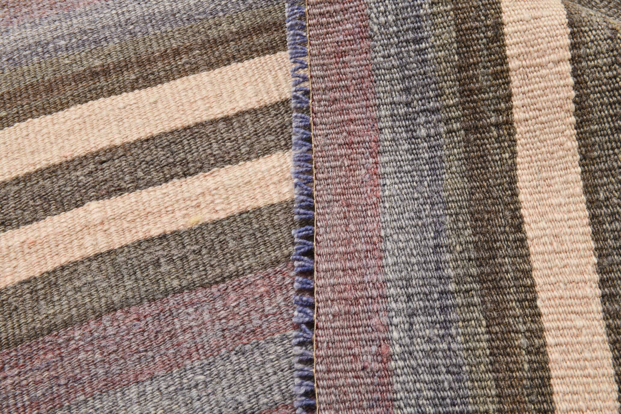 Tapis kilim turc à motifs tribaux géométriques gris et anthracite, 153 x 220 cm