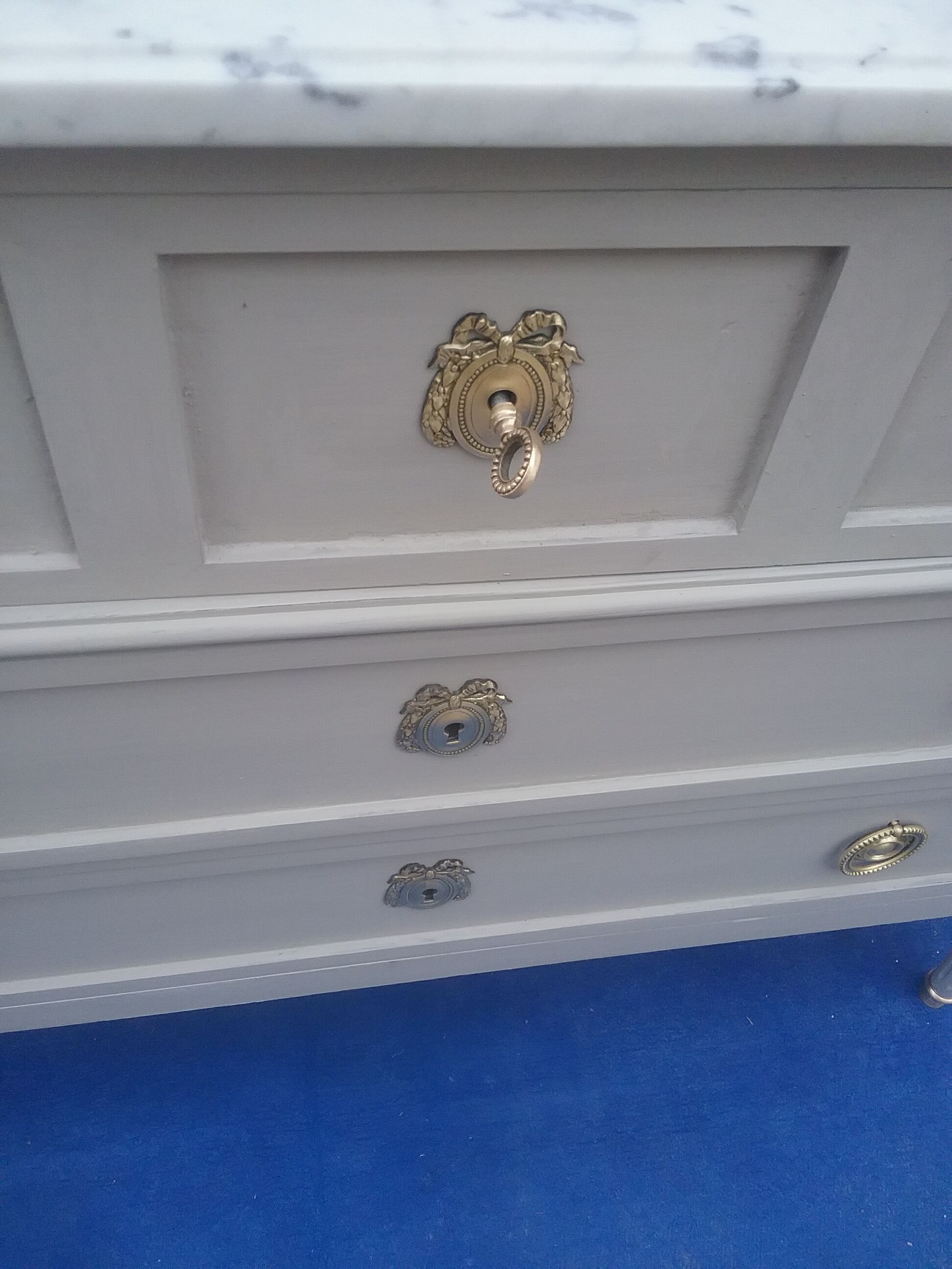 Commode style Louis  XVI