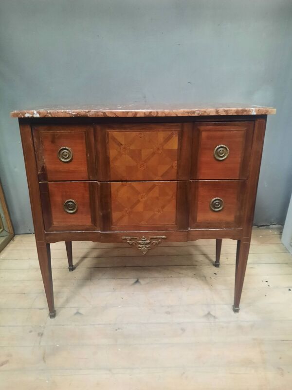 Commode style Louis XVI  du dix-neuvieme sciecle