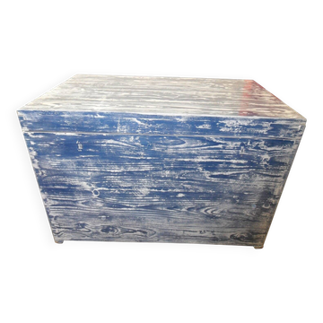 Grande commode coffre bleu patiné en pin massif, style ferme hongroise 1940s