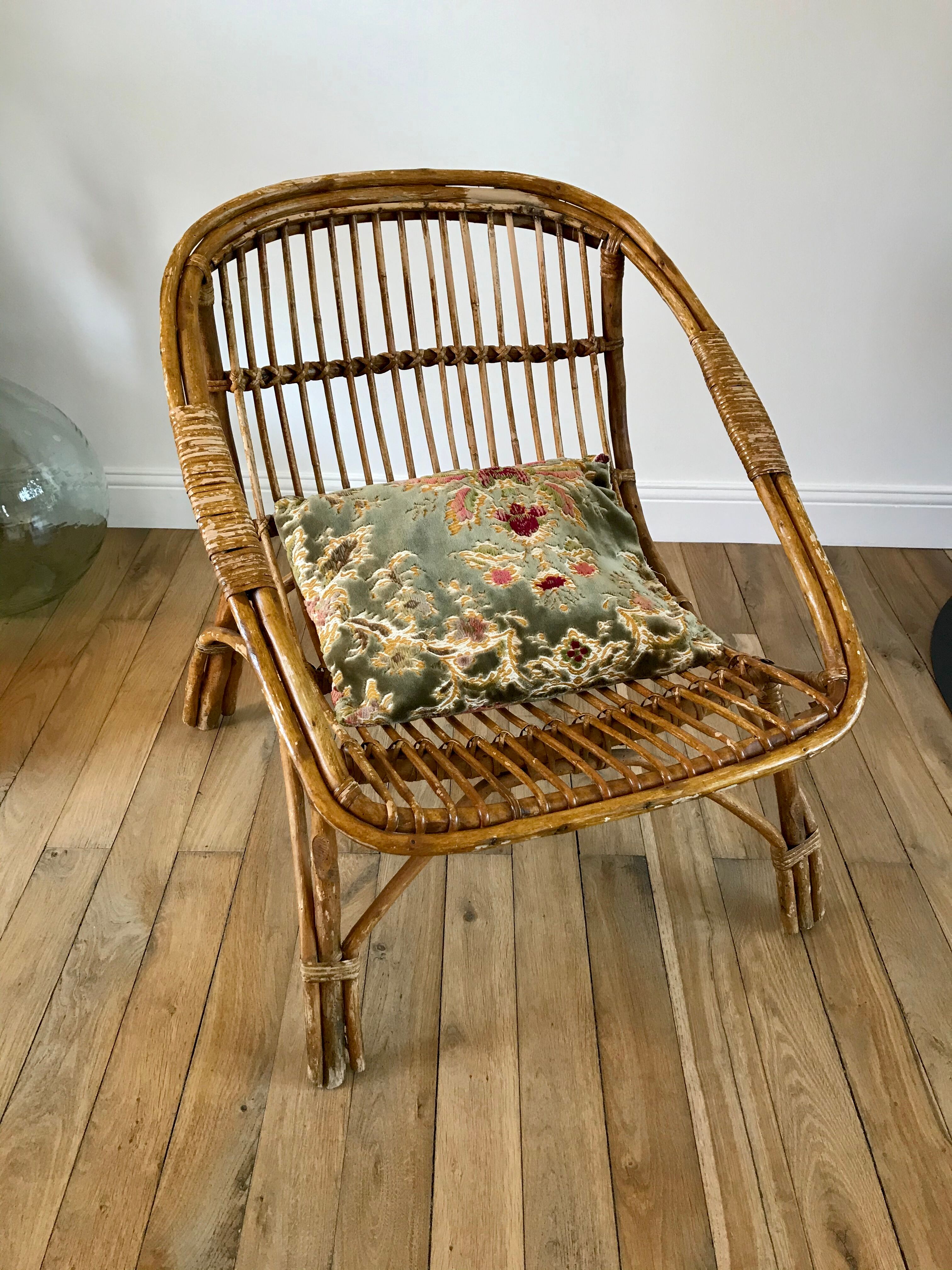 Coussin en velour ras vert sauge années 70