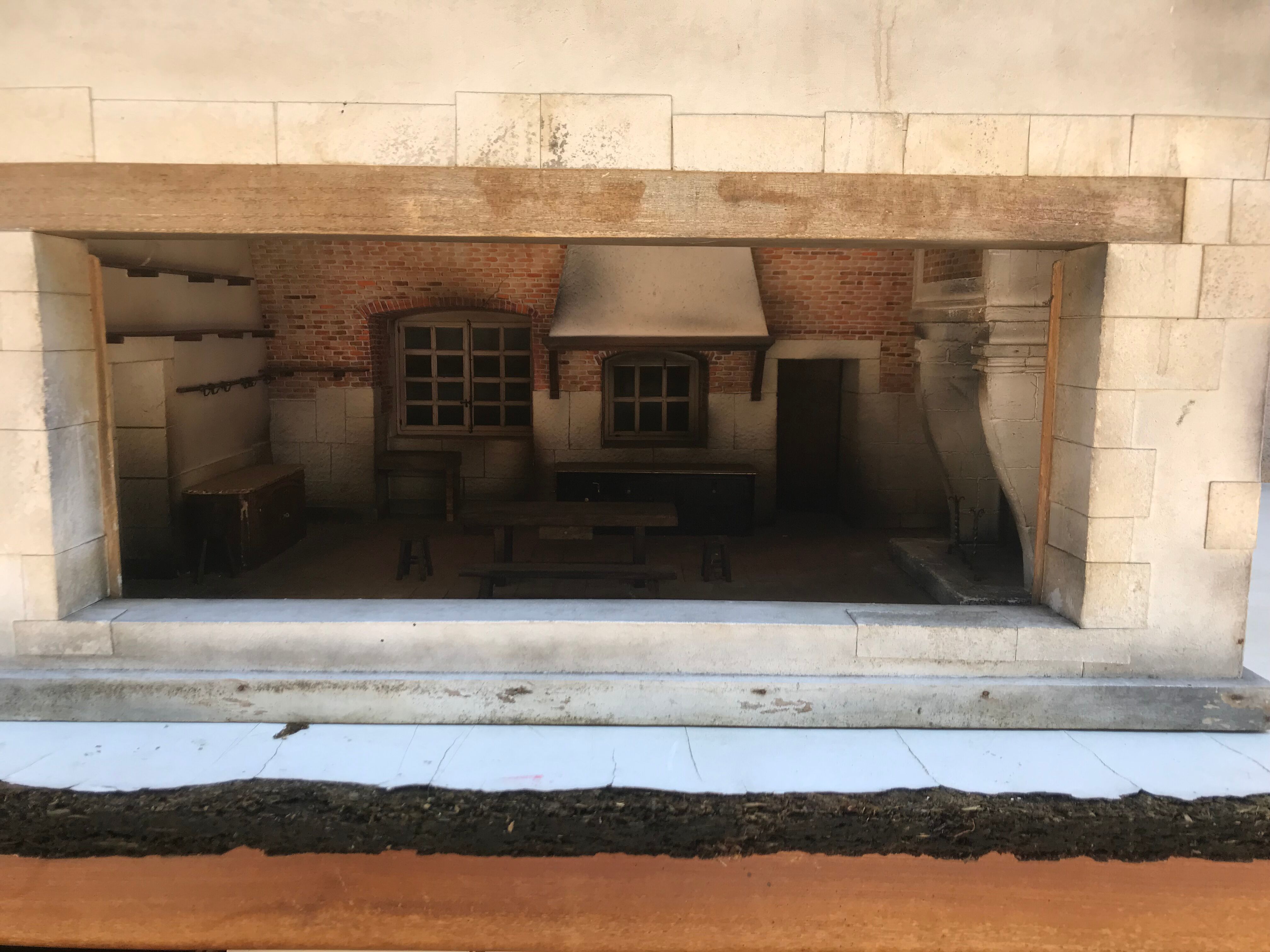 Ancienne maison de poupée