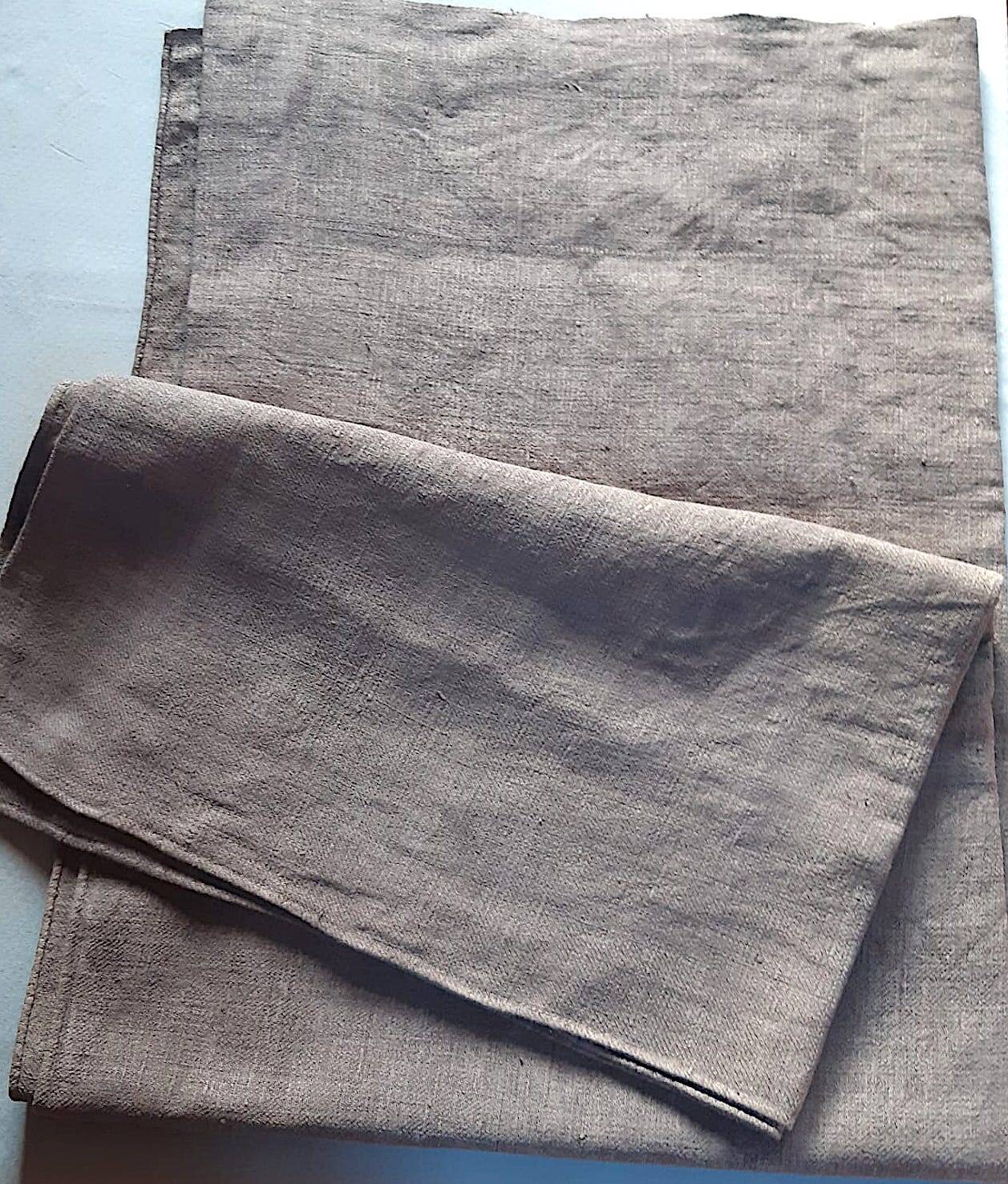 Nappe de campagne en chanvre teint gris foncé