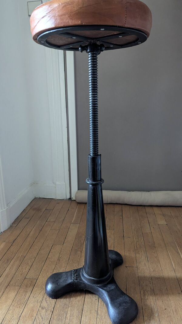 Tabouret en fonte Singer