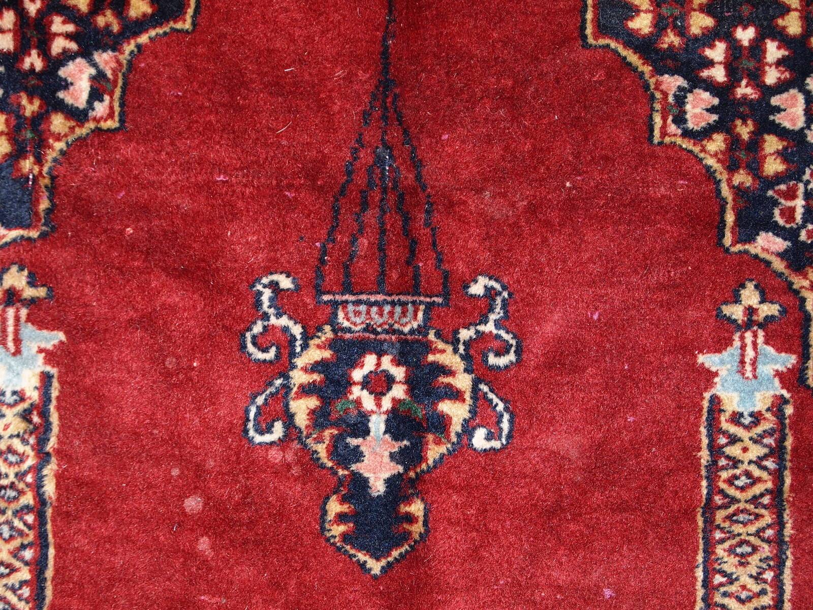 Tapis Vintage Bukhara en Laine, Années 1960, Éclat et Tradition