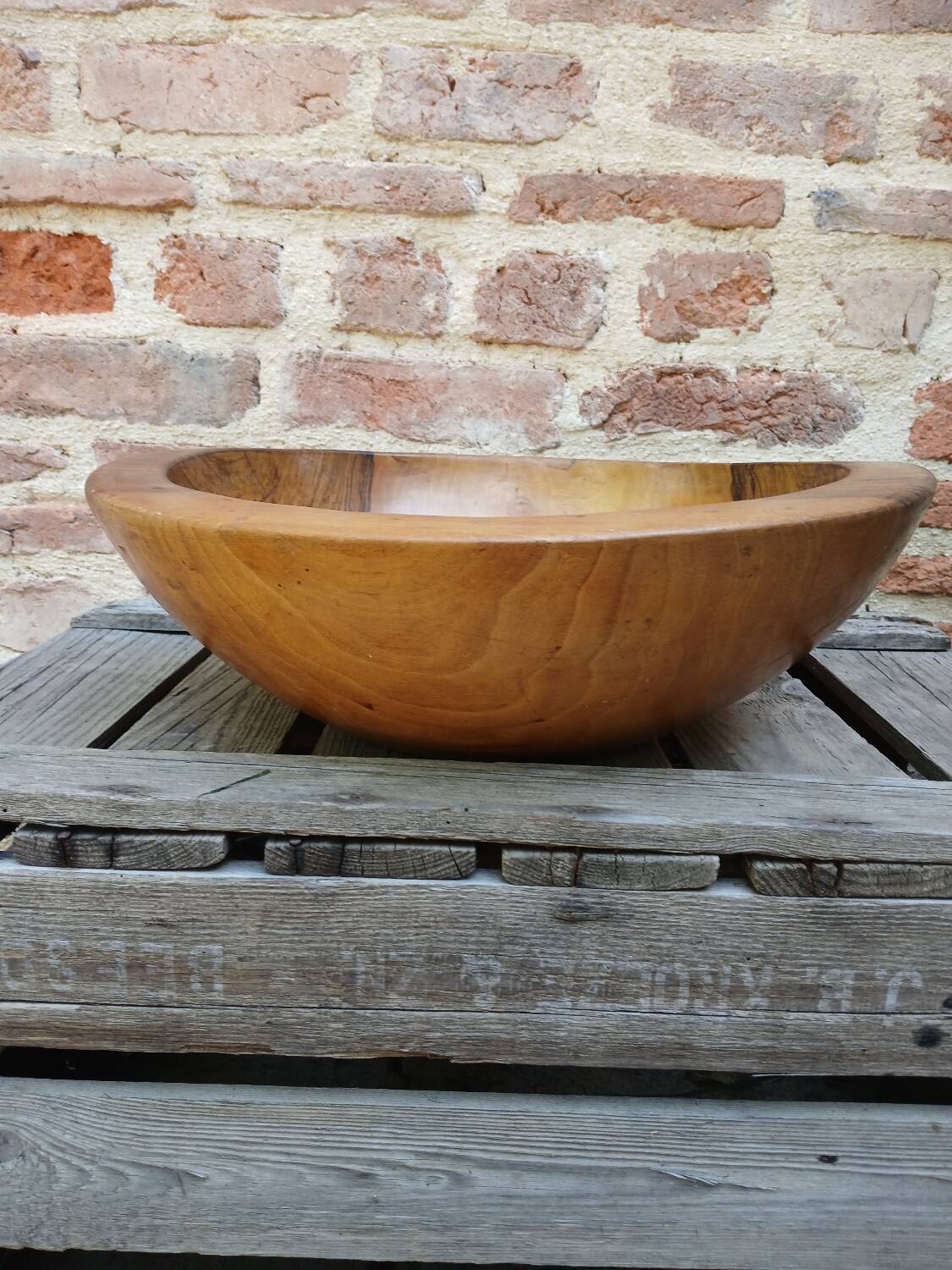 Olive wood salad bowl/fruit bowl