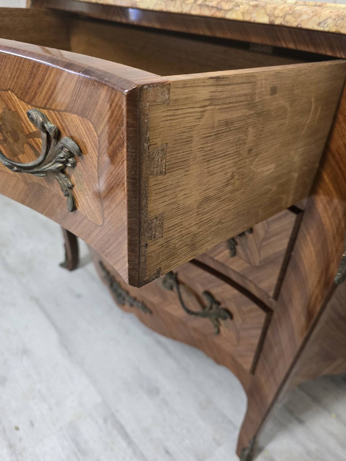 Louis XV style chest of drawers in rosewood