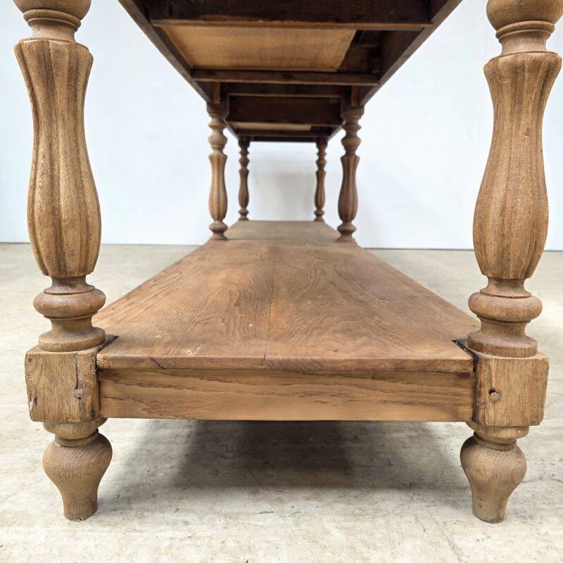 Large 19th-century oak draper's table with 6 legs.