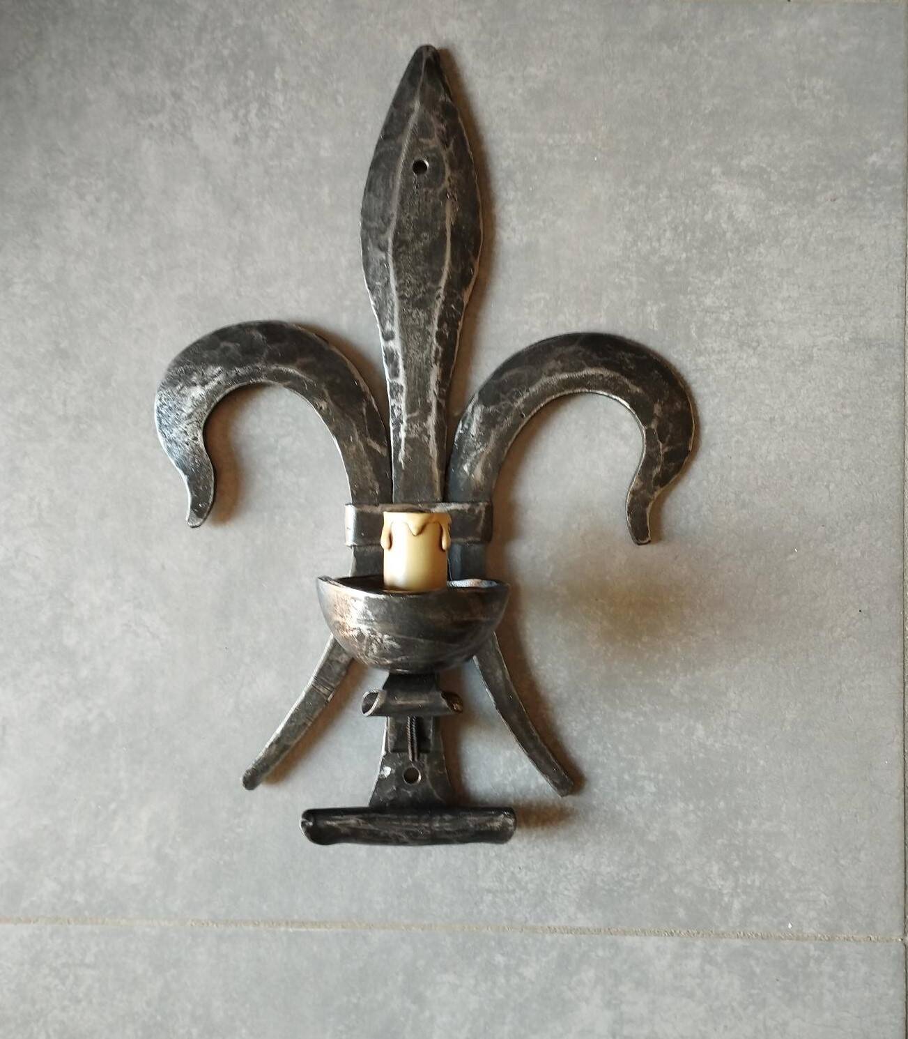 Brutalist iron wall light "fleur de lys"