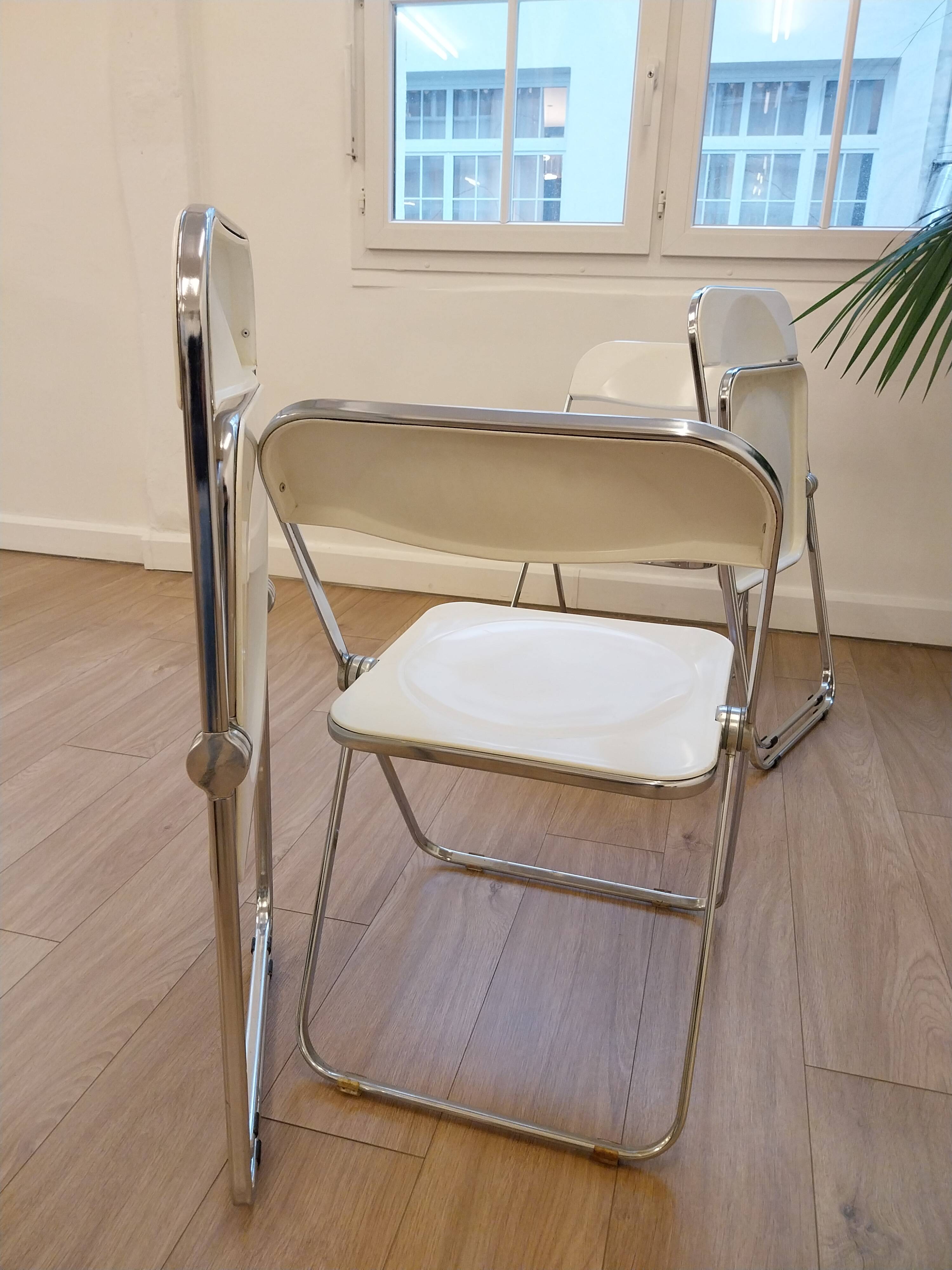 Italian vintage lot design – Four white Plia chairs – Anonima Castelli