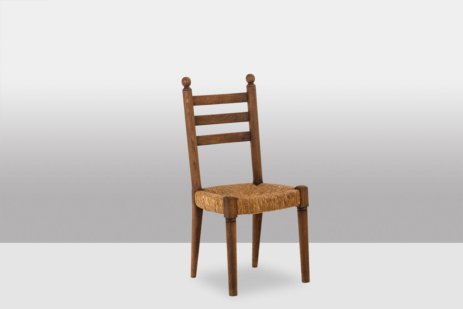 Ensemble de 8 chaises paillées en chêne. Années 1950.