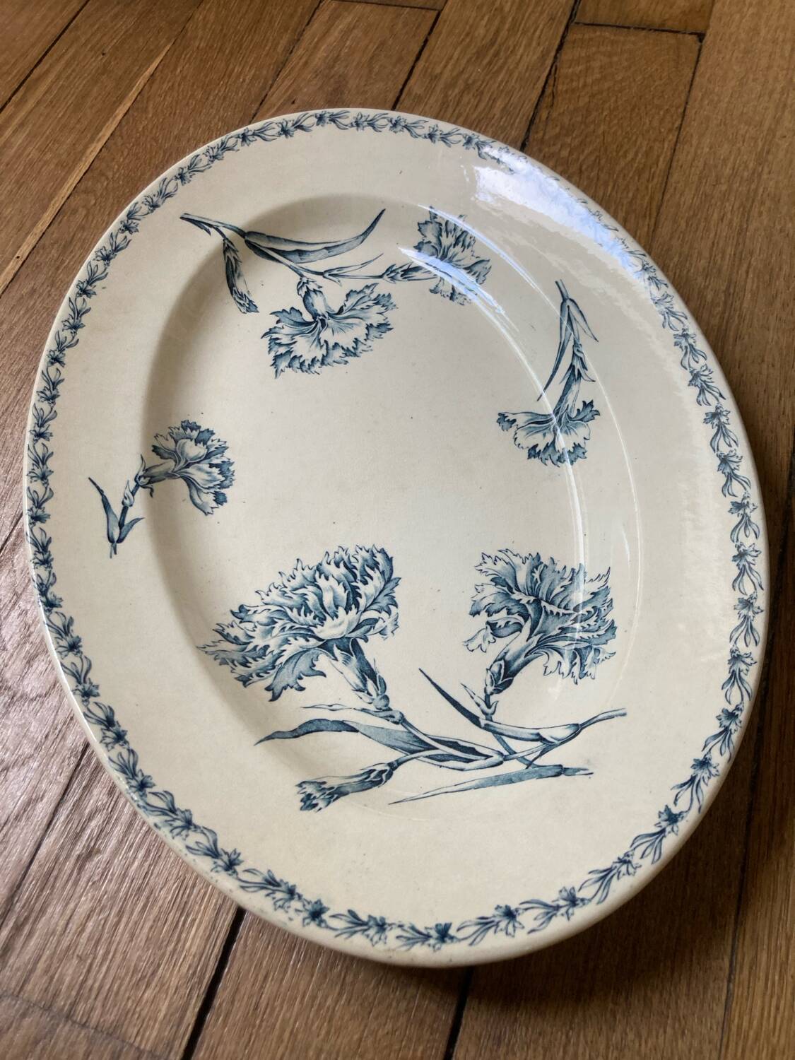 Luneville “Œillet” oval serving dish