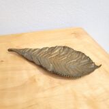 Bronze leaf-shaped pocket emptier