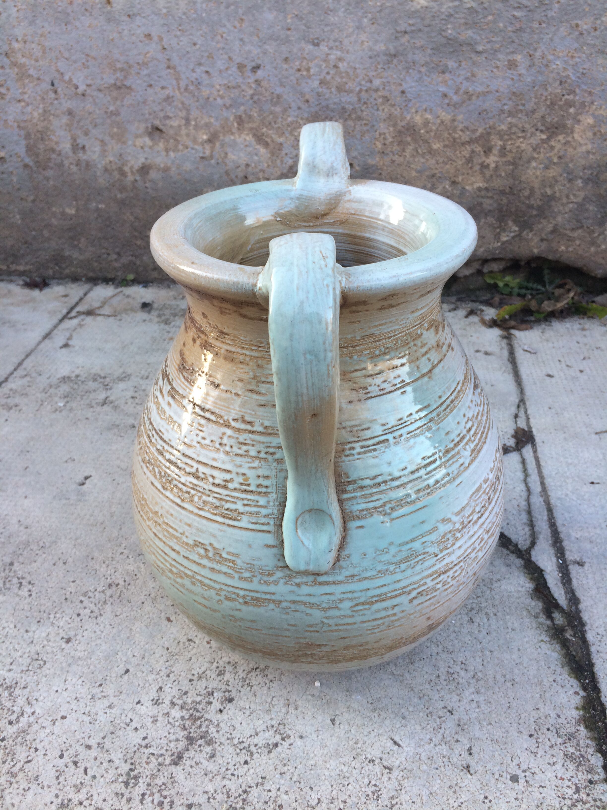 Jar or vase in blue earth 33 x 29 cm