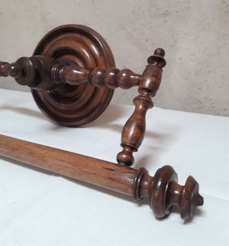 Walnut bed sky suspension late nineteenth °