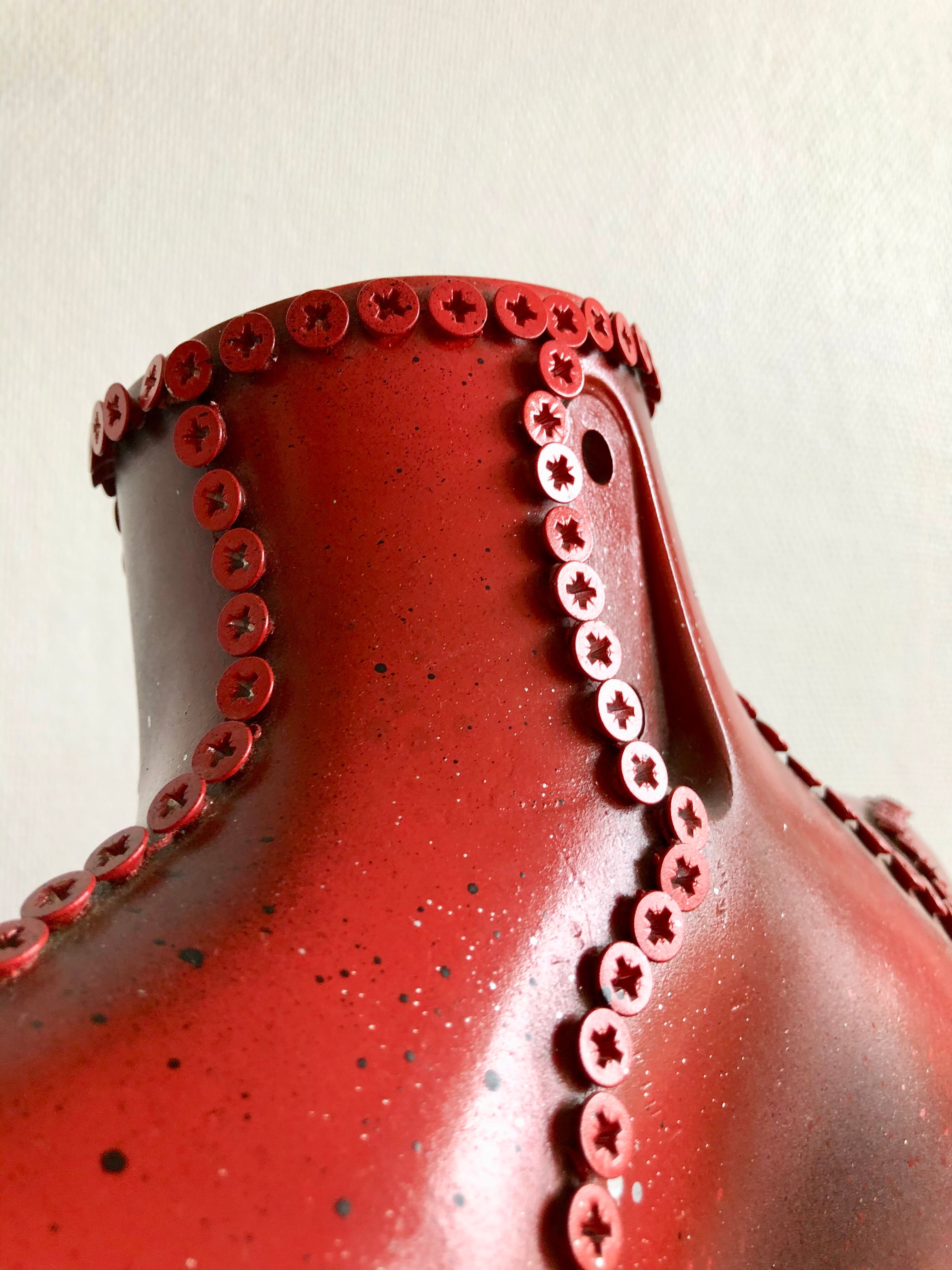 Red bust parquet lamp