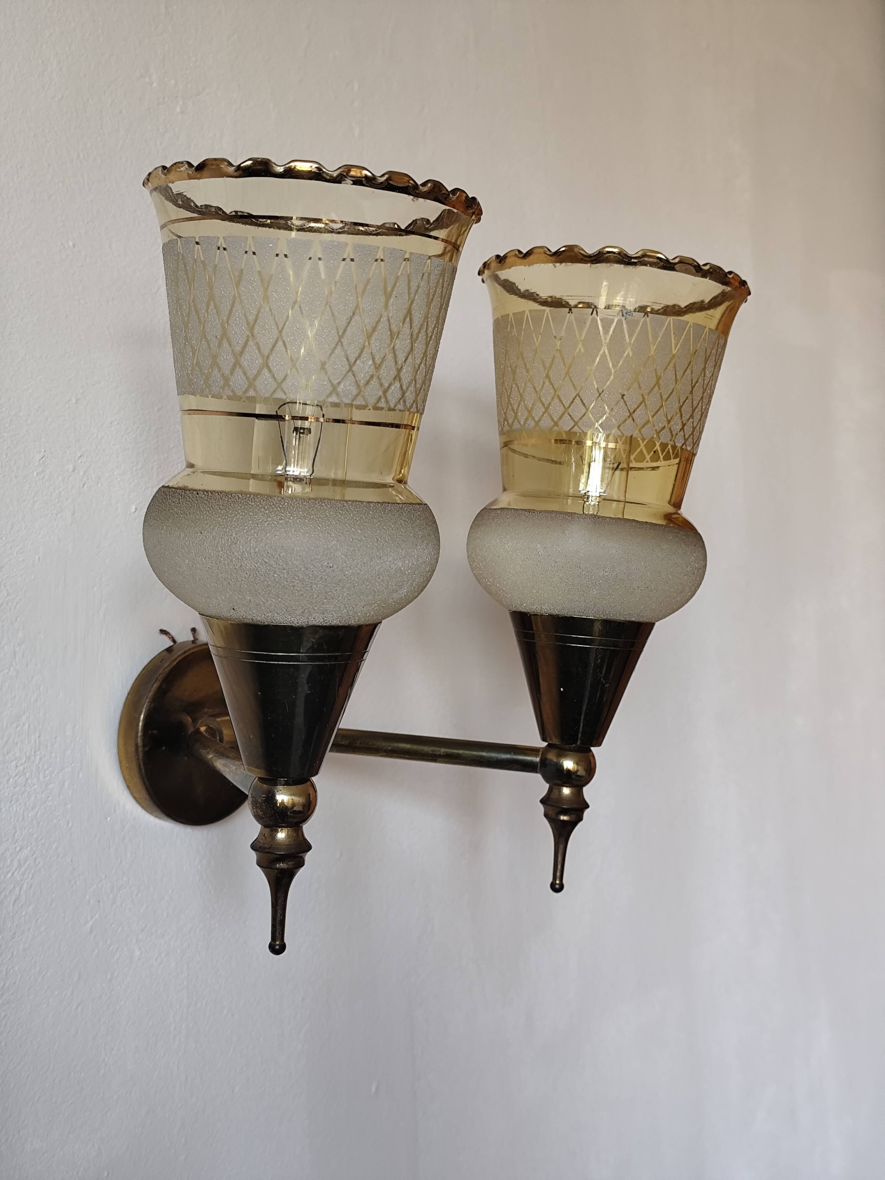 Vintage 50s wall light, 2 light arms, metal, brass and opaque glass tulip