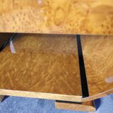 Paire de tables de chevet Art déco en ronce de noyer et laiton