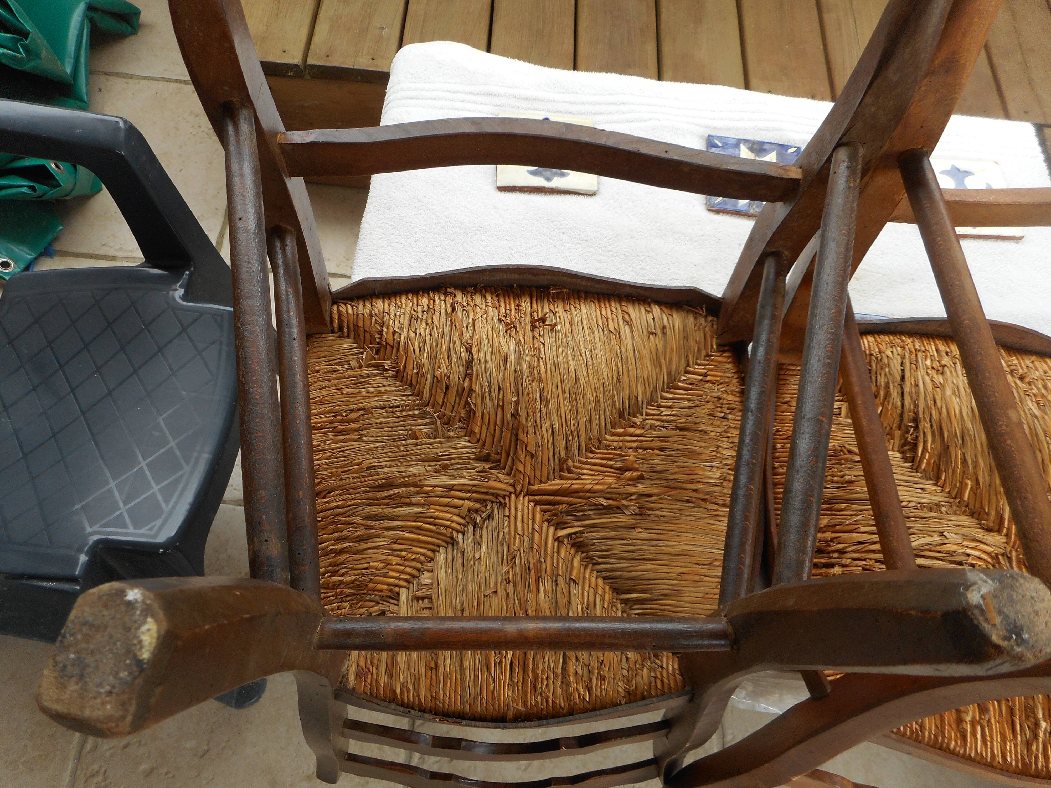 Set of 5 antique wooden chairs with straw seats