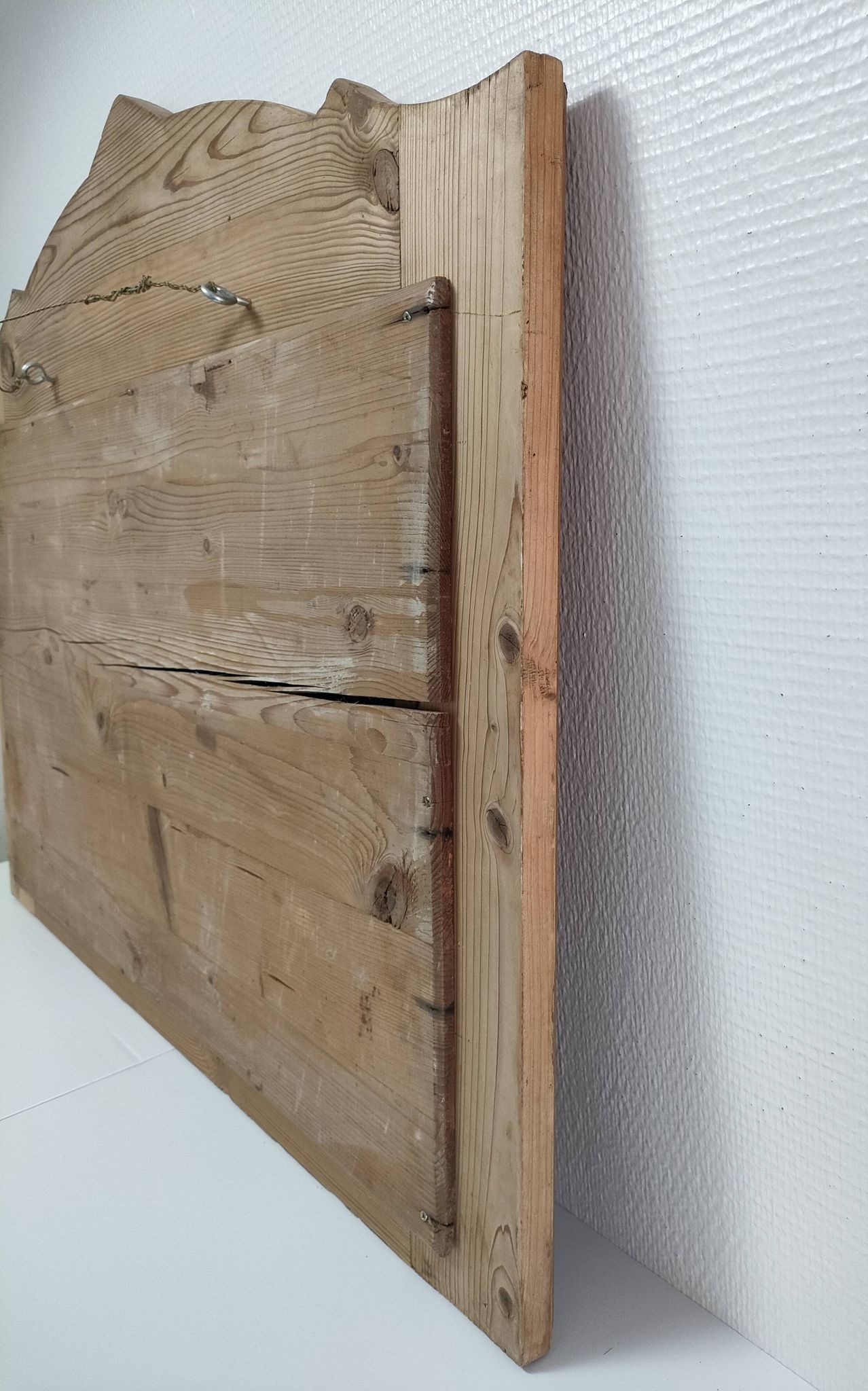 Miroir bois patiné glace biseautée vintage 76 cm x 96 cm