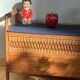 Coffre à jouet vintage en bois et rotin