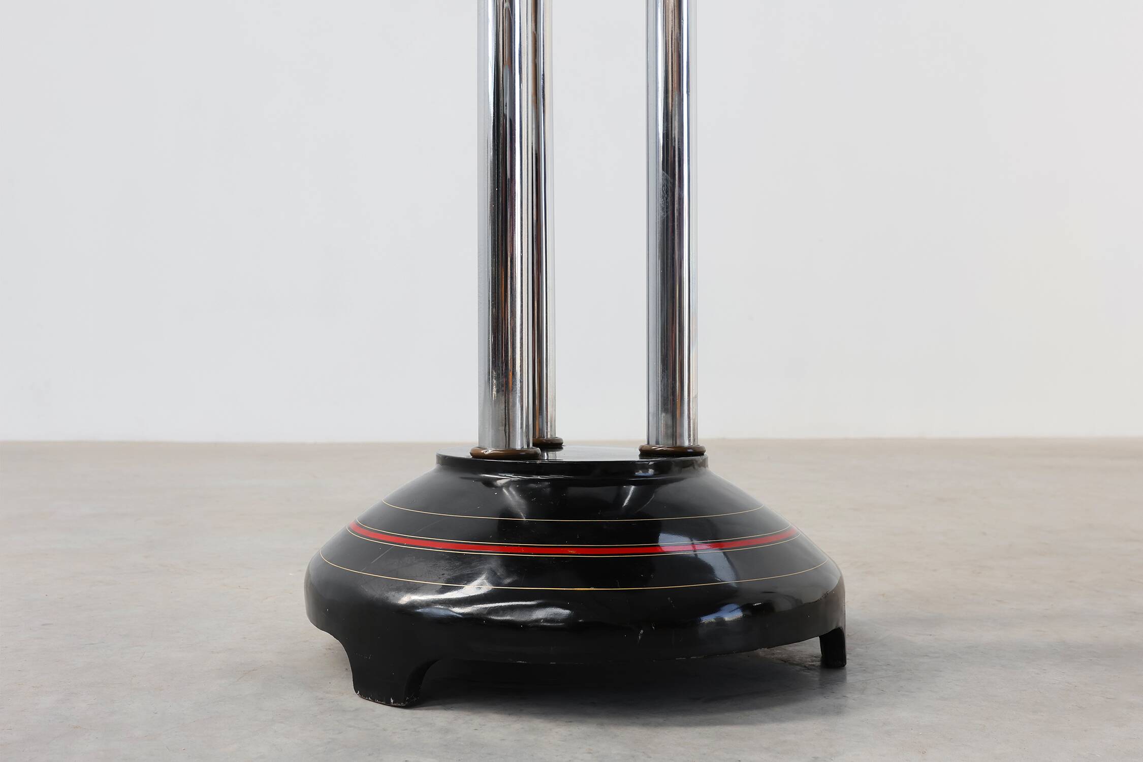 Art Deco pedestal table with black lacquered base, France 1920s