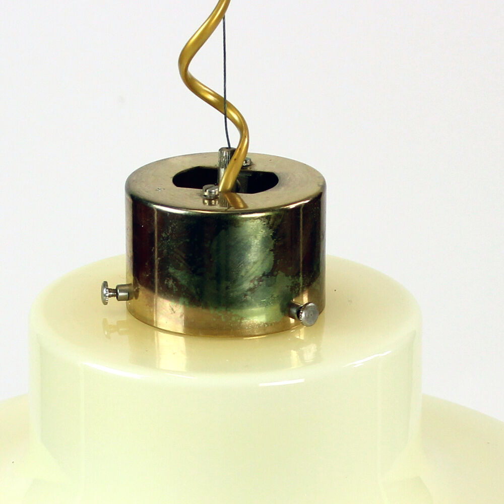 Suspension du milieu du siècle en opaline crème et laiton, années 1960