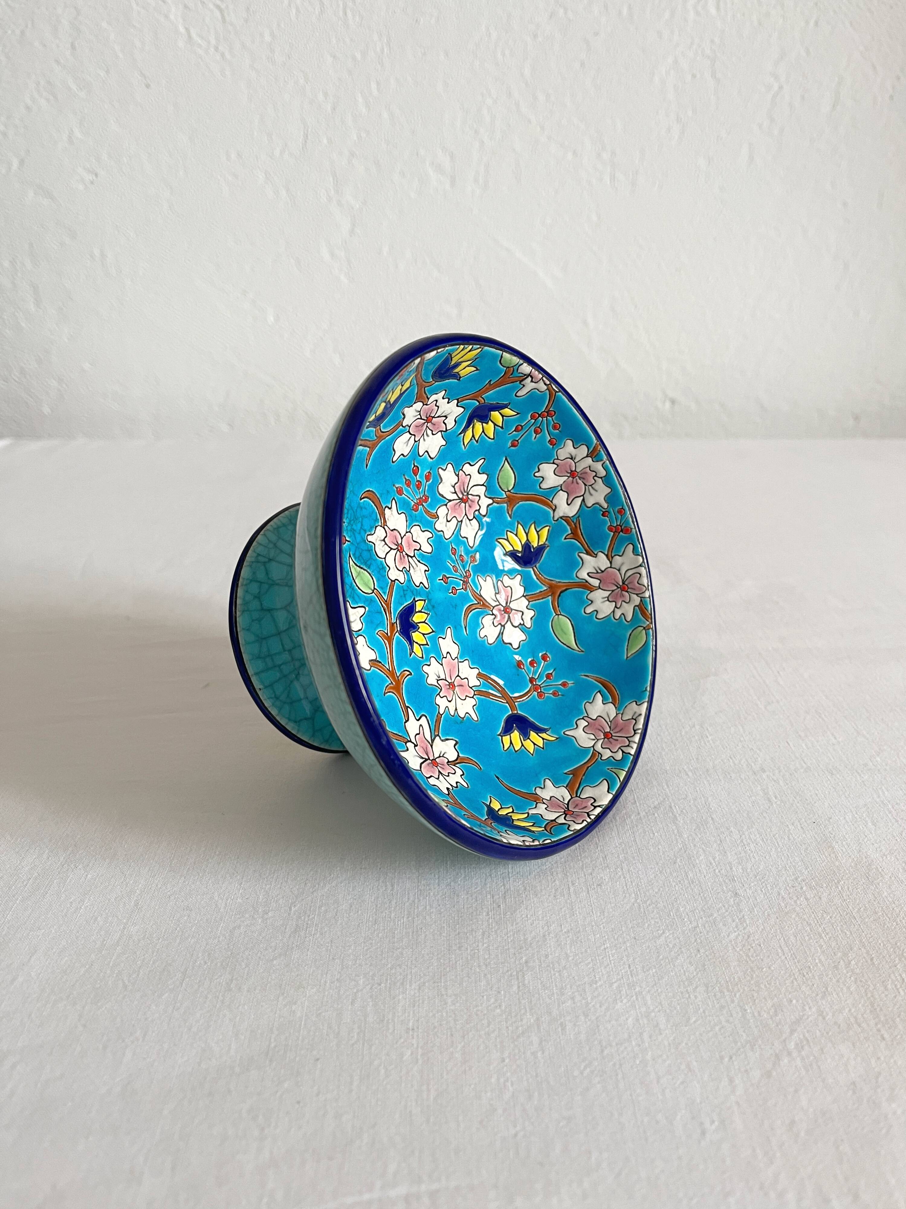 Petite coupe sur pied en émaux de Longwy "Florence" bleue