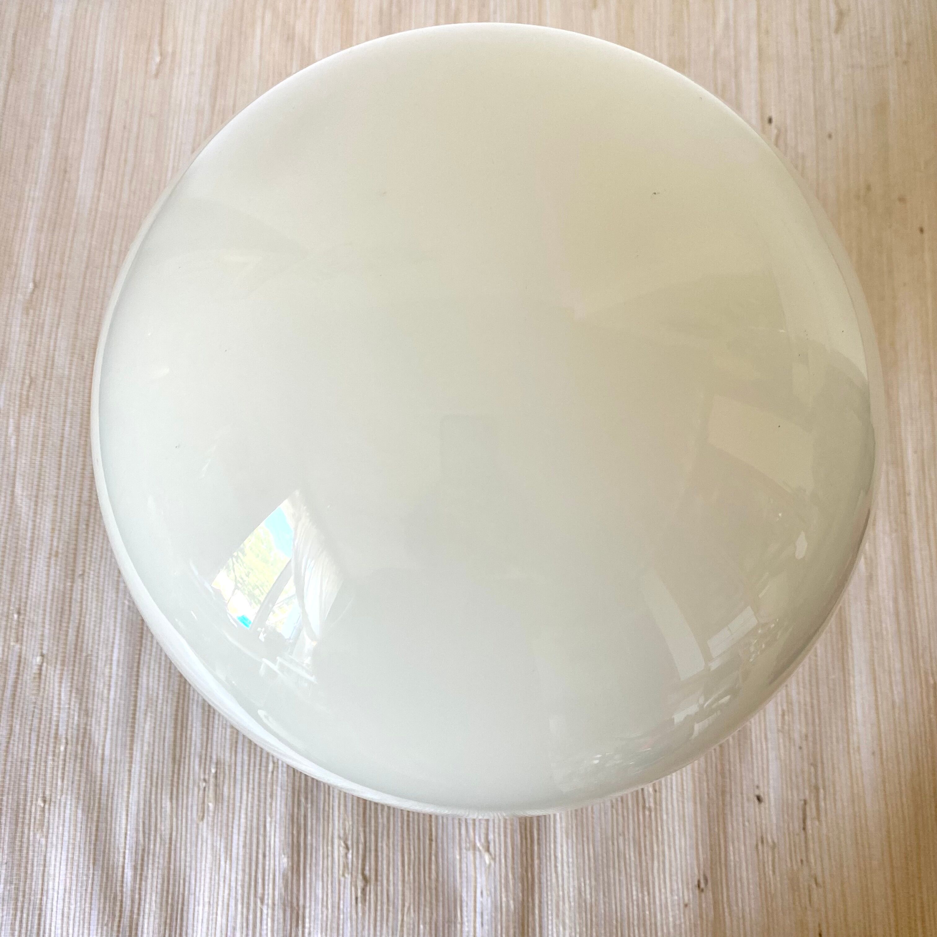Plafonnier boule en opaline
