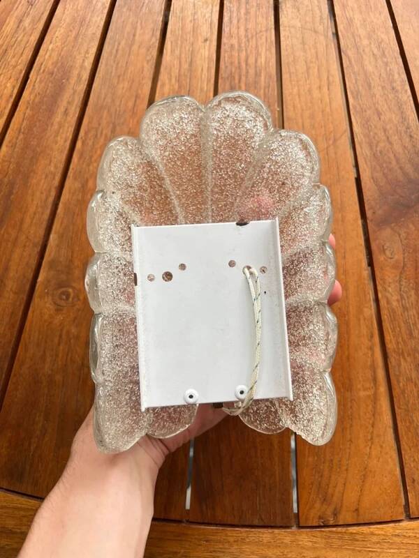 Murano wall lamp in cracked glass and gilded brass, Italian design 1970