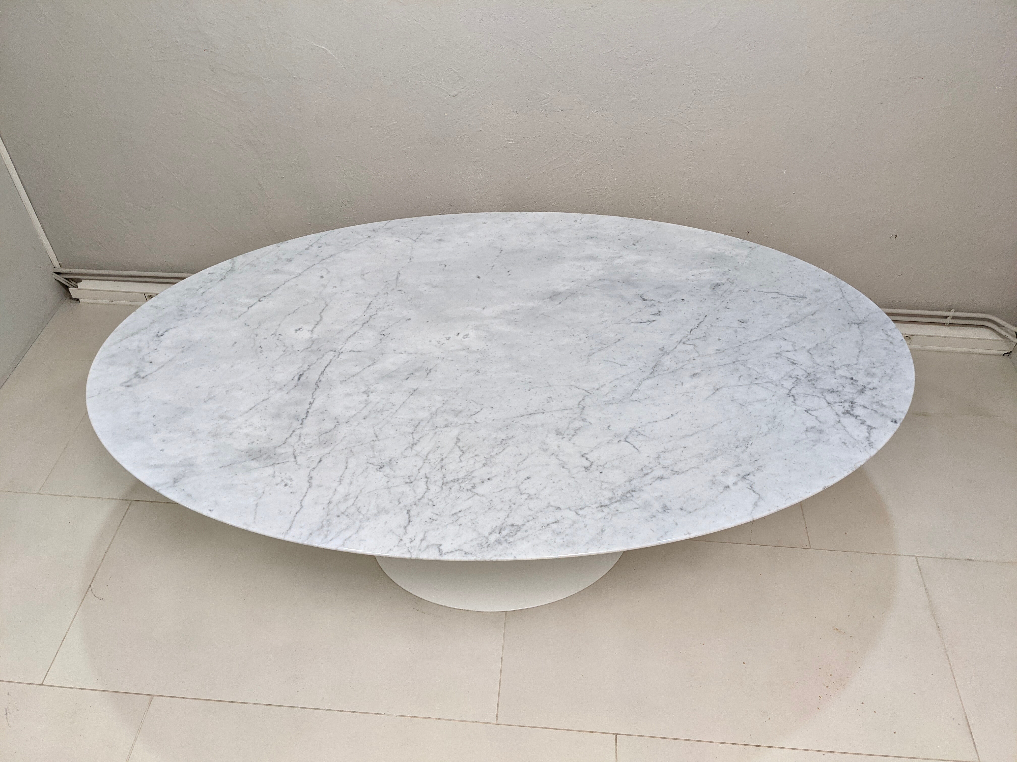 Eero Saarinen's square marble dining table for Knoll Inc. / Knoll International