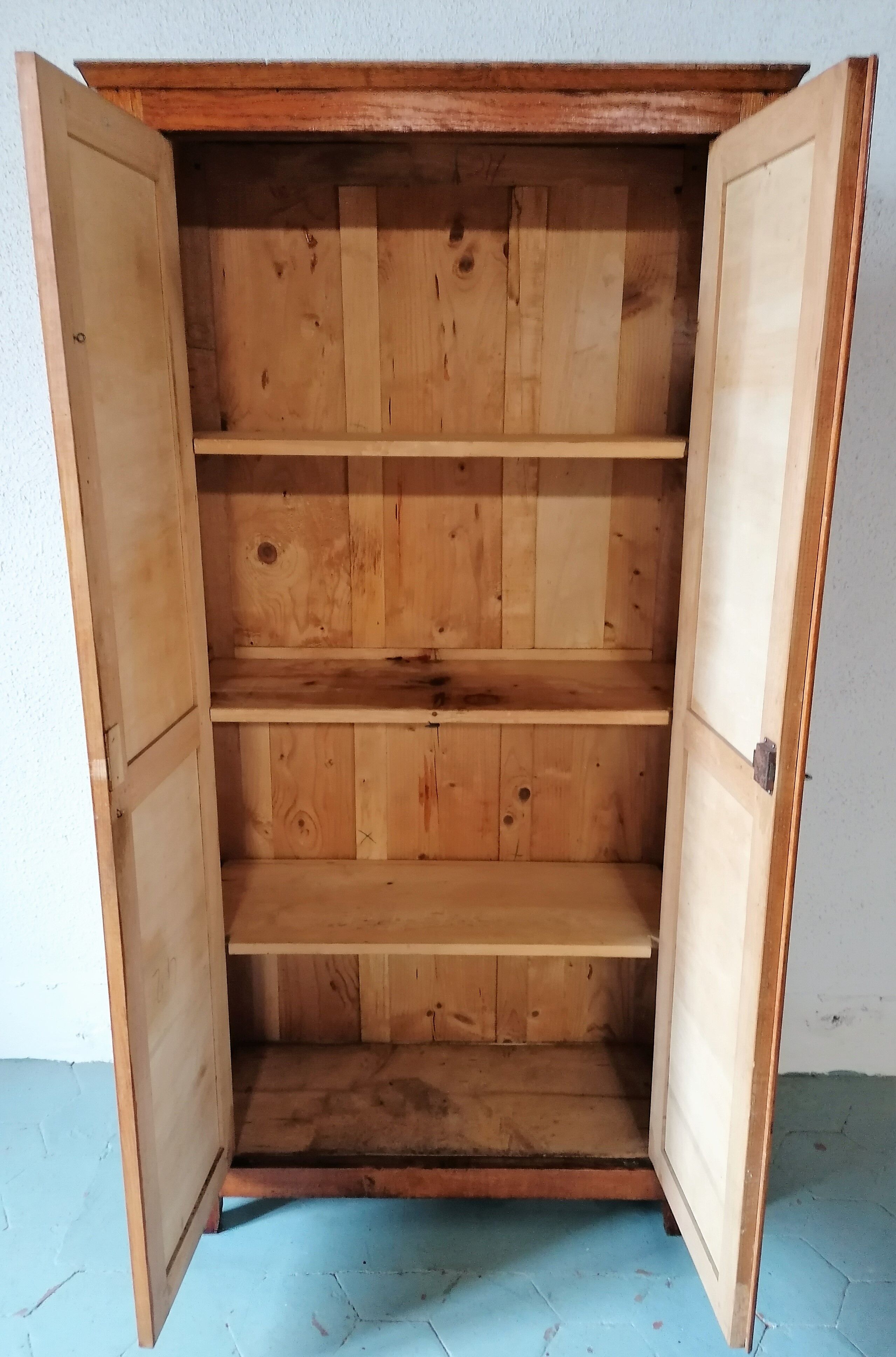 Armoire parisienne