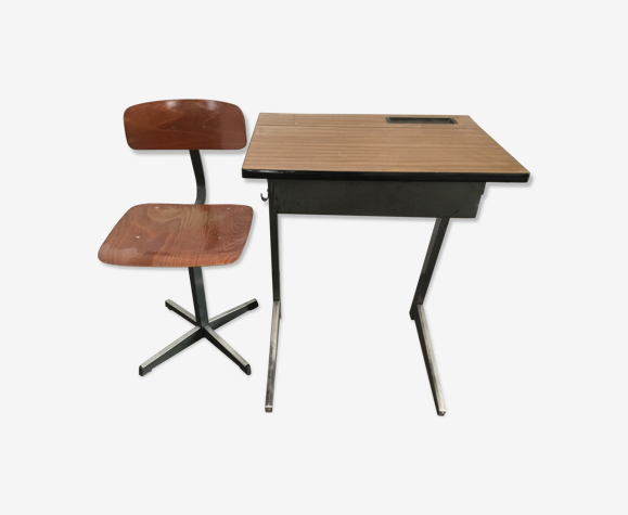 Bureau et chaise d'école