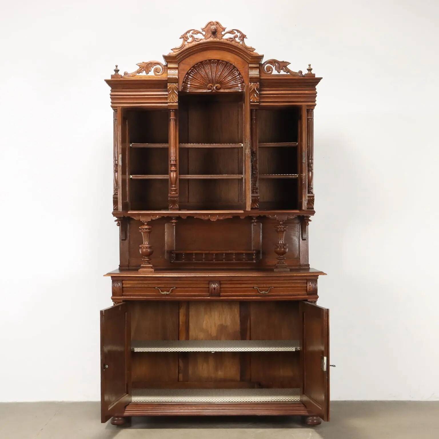 Antique neo-Renaissance oak buffet, France, 19th century.
