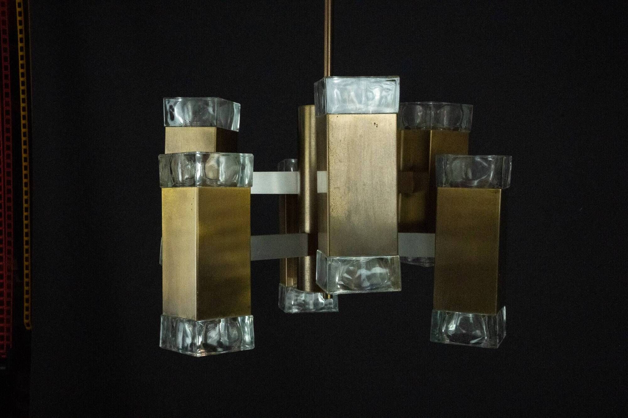 Italian glass and brass 12 lights chandelier produced by Sciolari in the 70