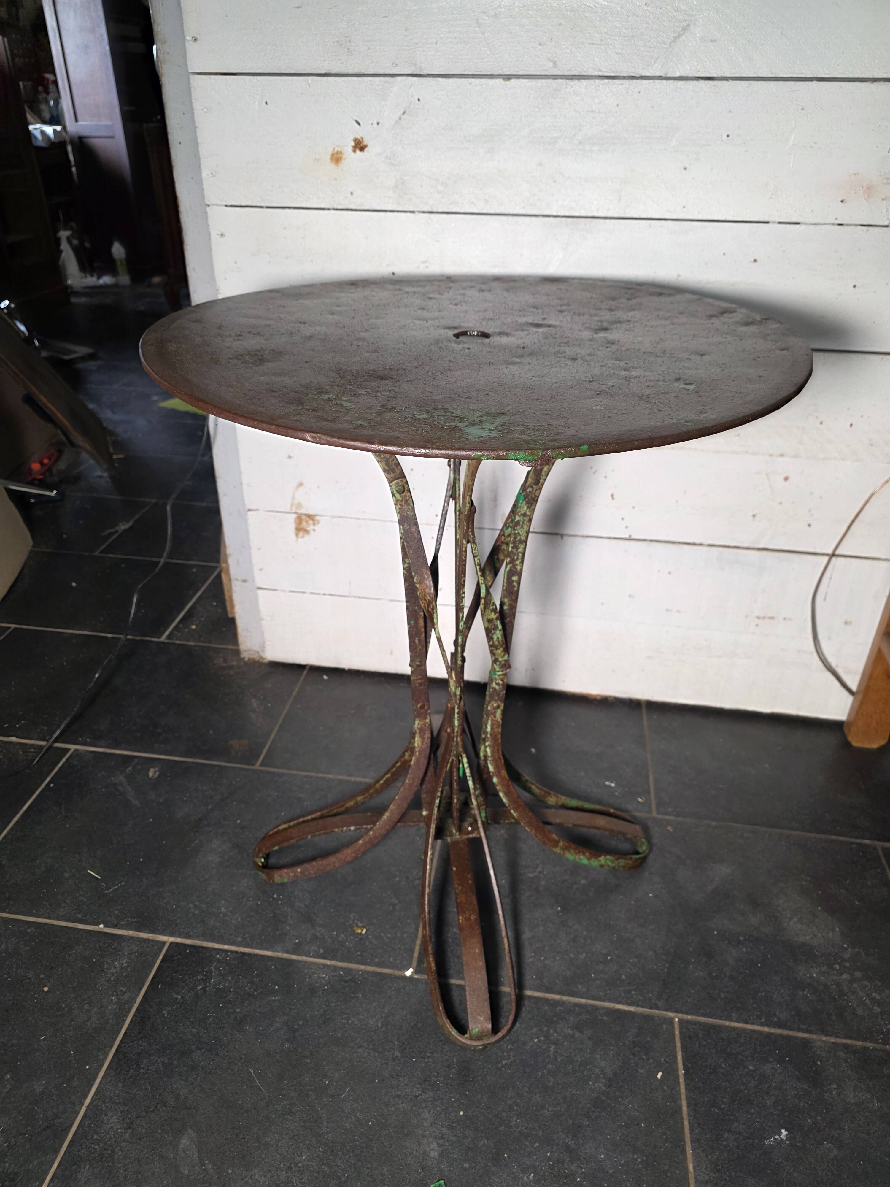 Table de jardin Eiffel en fer forgé riveté du XIXe