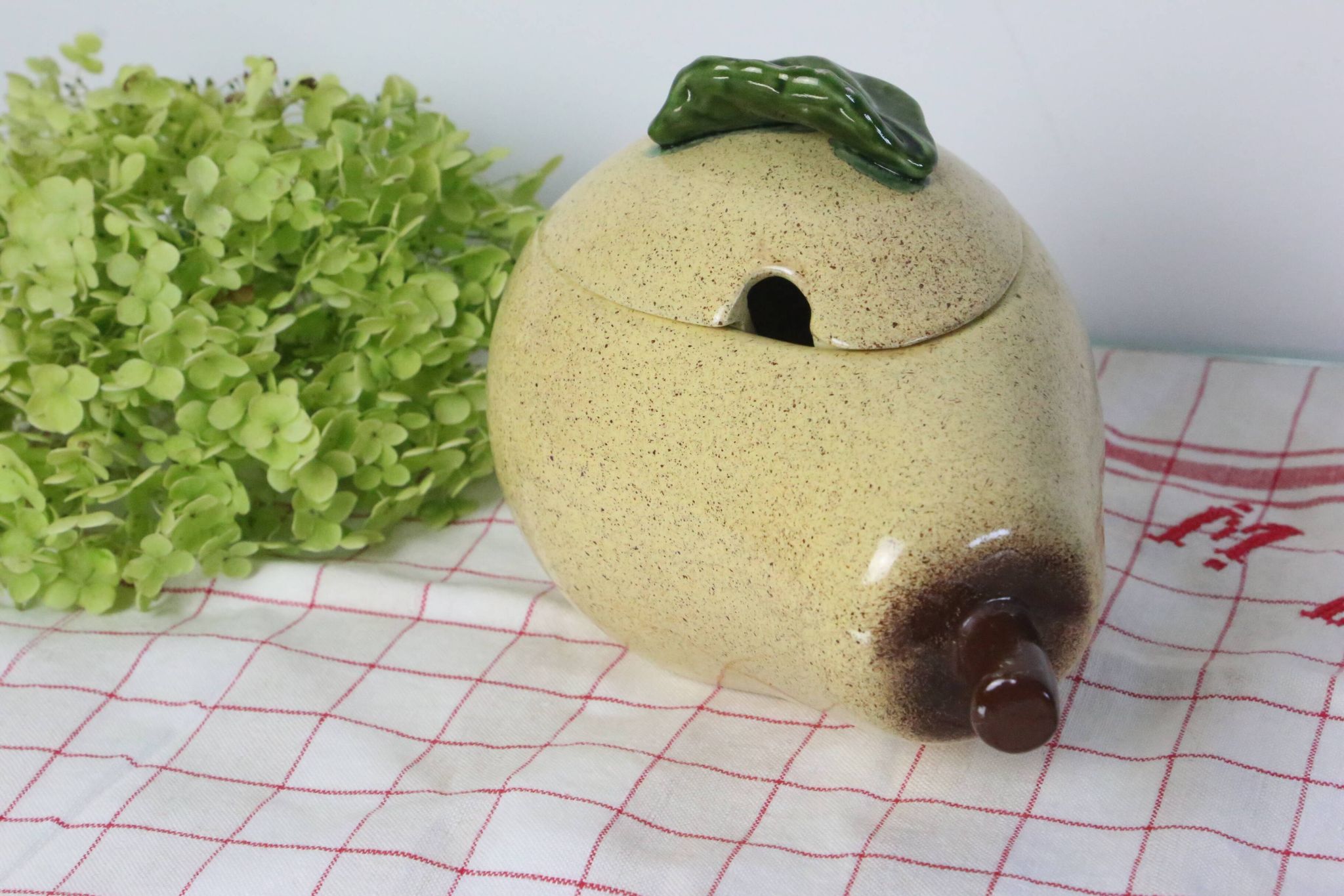 Soupière Poire en barbotine, vintage