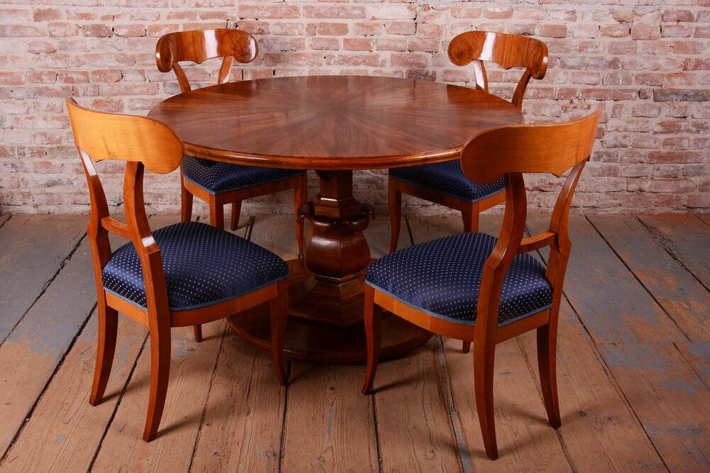 Biedermeier Walnut Dining Table, Austria, 1820s