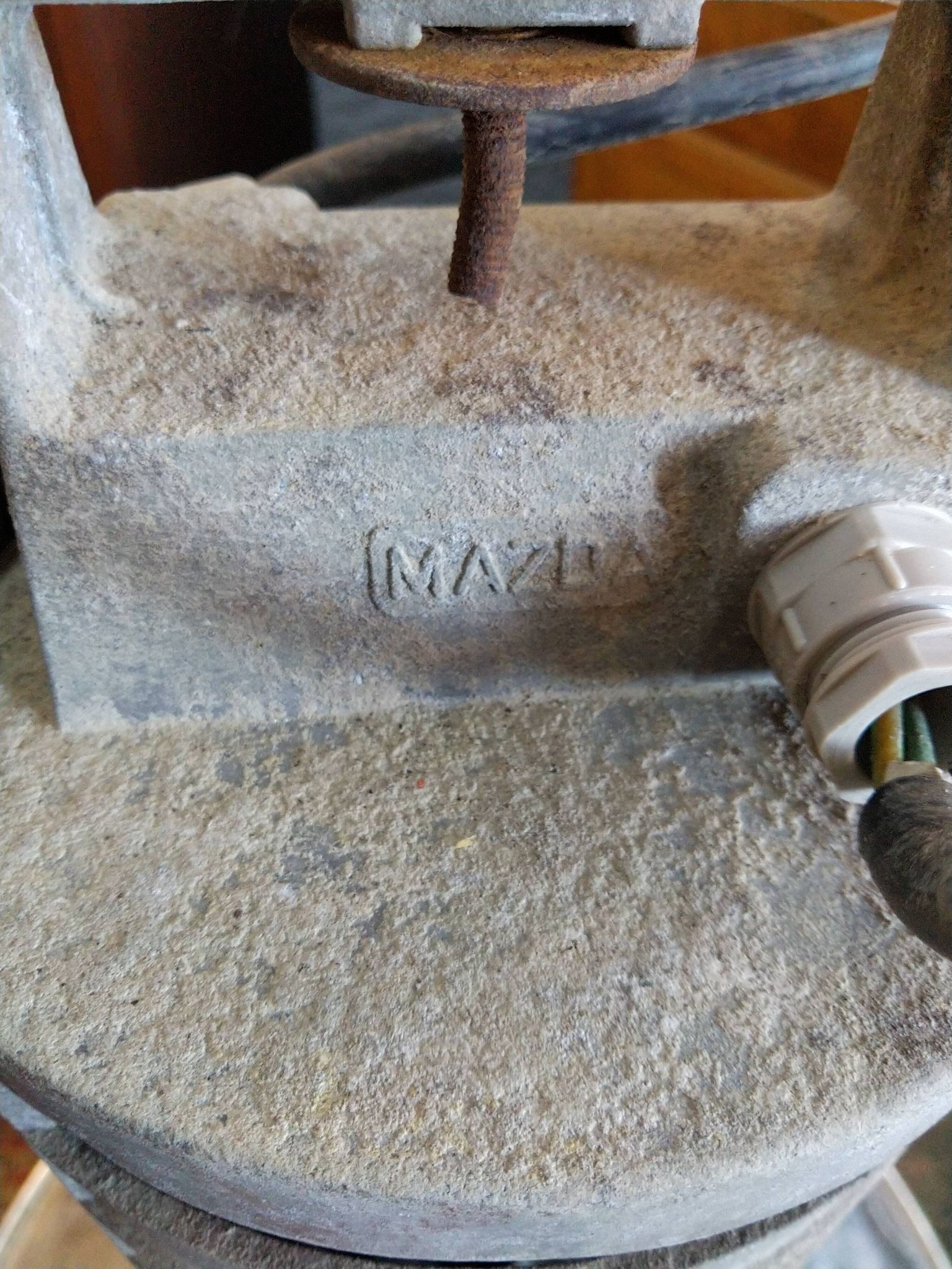Suspension industrielle Mazda