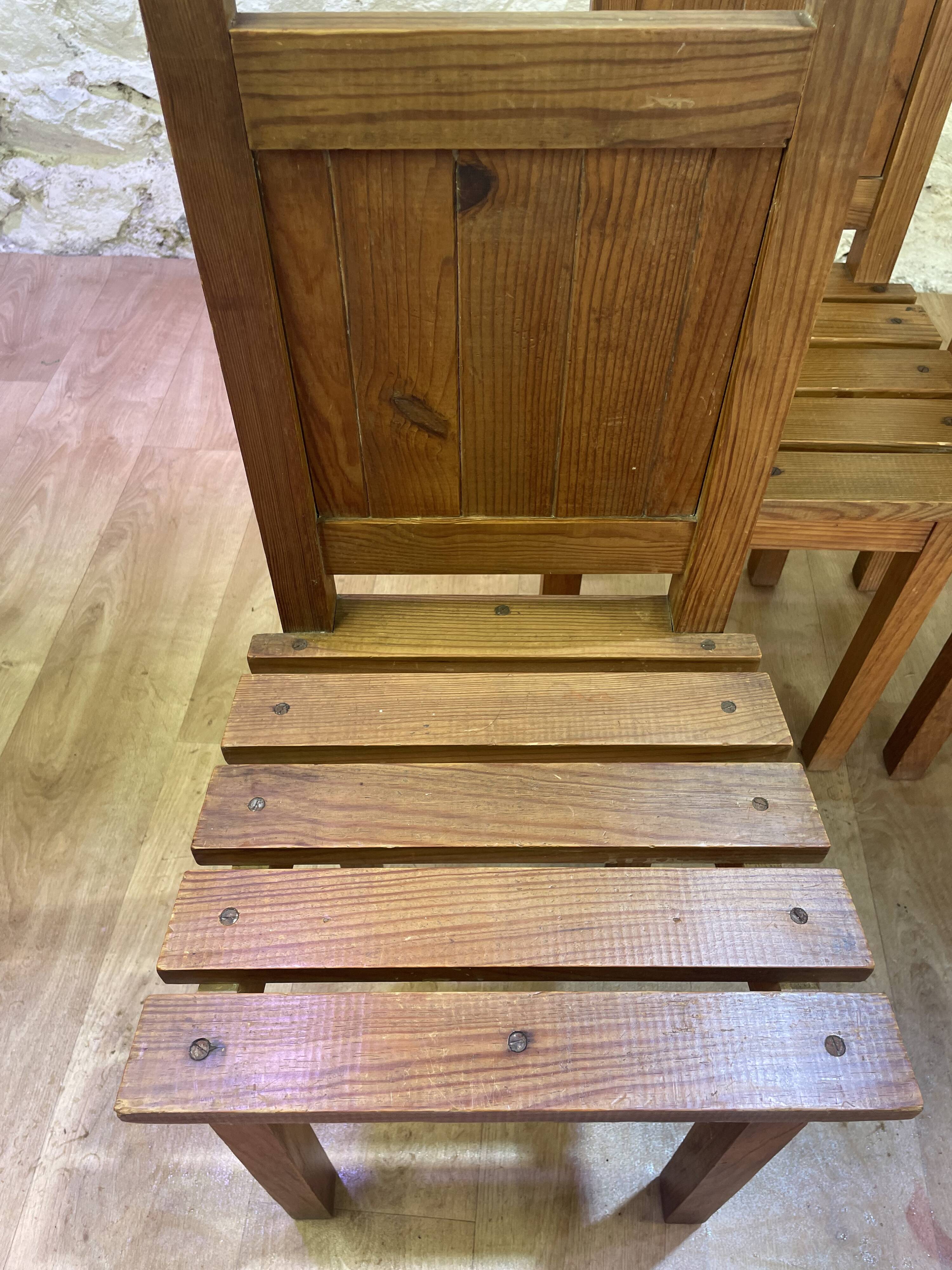 Set of 4 wooden chairs